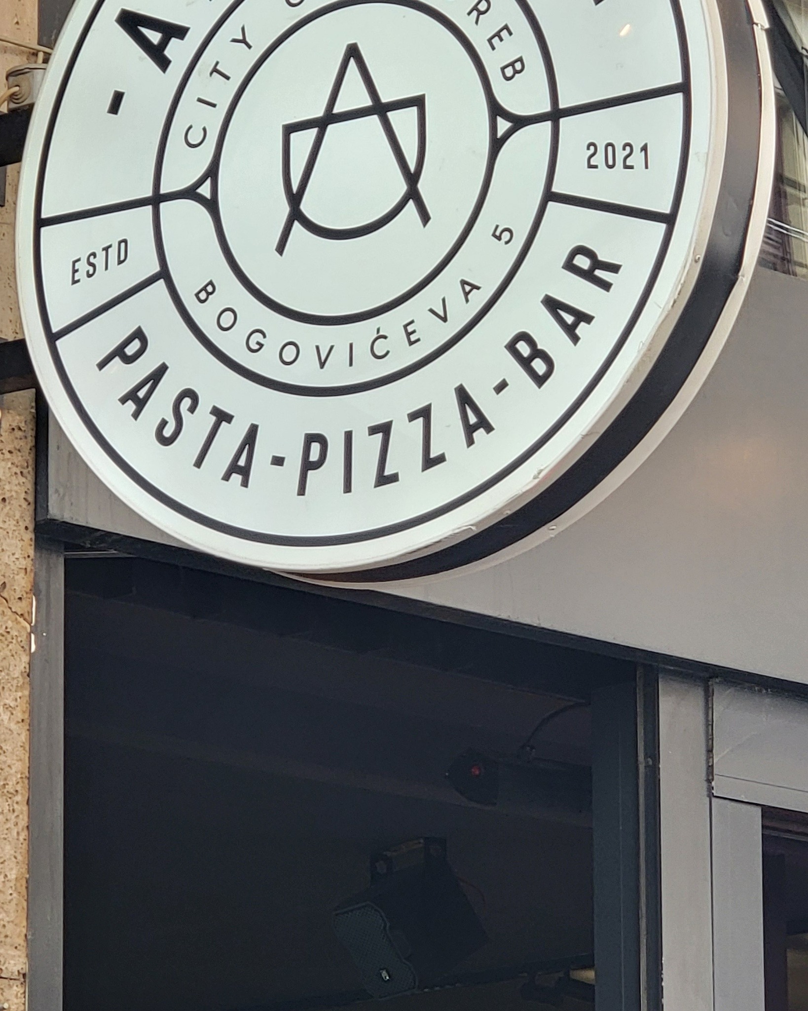 As stated earlier, we had a wonderful day, but after 5 hours in the car with pretzel sticks for lunch - this is our go-to place.