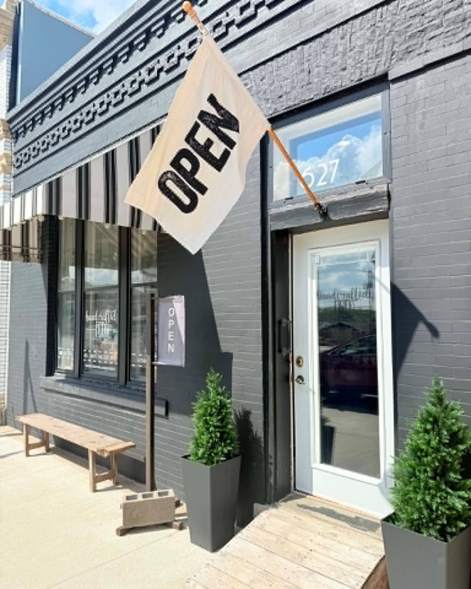 ✨ Sunday Shop Reminder ✨
.
Take a little break from the lake and come enjoy some small-town retail therapy in Jewell, Iowa 🤍
.
The shop is open today from 12–4 PM and filled with Iowa-made goods, gifts, candles, books, kitchen favorites, self care, sourdough supplies, and more.
.
Slow down, wander a bit, and shop small this afternoon ☀️
.
📍 Open Sunday 12–4
📍 Jewell, Iowa
.
#ShopSmallIowa #SundayShopping #JewellIowa #MadeInIowa #HandcraftedFCD