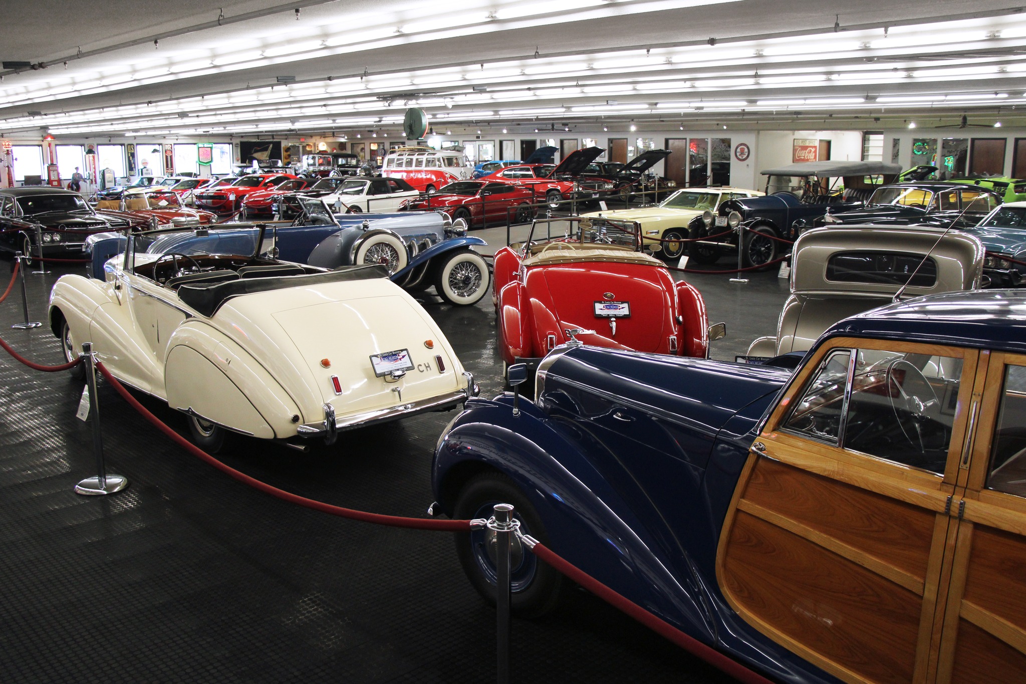 Inside the @stlouiscarmuseum, one of my clients ๐ธ Collector car sales, vehicle storage and more. Be sure to give them a follow!
๐ป StephenCookMedia.com
#classiccar #classiccars #vintagecars #collectorcars #stlouis