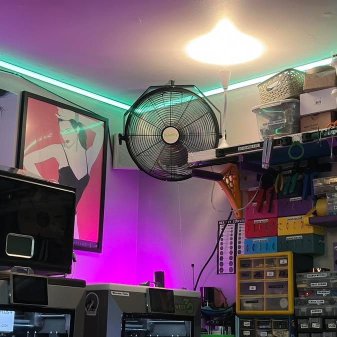 Despite the heat, and despite a late hardware shipment, still managed to get 14 more orders out today.
Unrelated, but got another fan. Seriously, eff this heat.
#fanlove