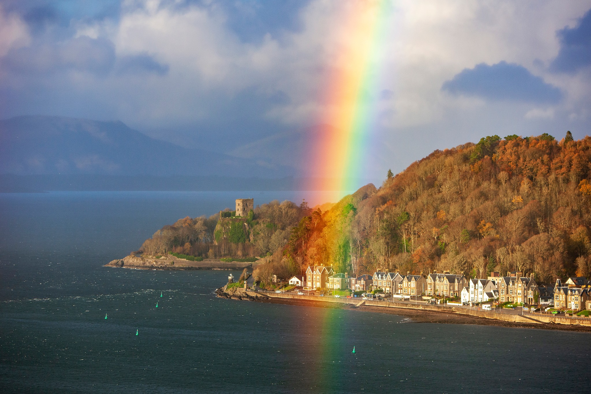 Summer in Oban has properly arrived ☀️
With local schools breaking up for the summer holidays, it feels like summer in Oban has properly arrived.
There’s always more happening in and around town than visitors realise before they arrive - local events, family activities, live music, markets, pop-ups, community events and plenty of smaller things that are easy to miss if you don’t know where to look.
A good one to start with this weekend is Living History Weekend at Dunollie Museum, Castle & Grounds on 4–5th July.
Dunollie Castle grounds are one of our favourite spots to recommend with kids - plenty of space to explore, local history, great views, a brilliant playground and café stop too.
This weekend, The Erskine Regiment will be setting up a 17th-century camp at the castle, with musket, pike and sword displays, marching through the grounds, cannon fire, talks, hands-on activities, arts and crafts, and lots for children to get involved in.
A great option for families, but an interesting one for adults too.
For more local events and useful updates, we also recommend following @thisisoban and signing up to their weekly email, Oban in One. It’s a handy way to keep track of what’s happening while you’re here.
Save this for your Oban trip!
#VisitOban #Oban #ObanHolidayLets #WestCoastScotland #ScottishStaycation