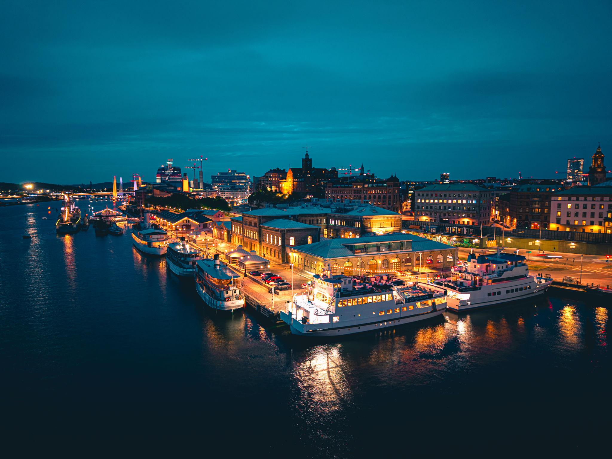 Entre canais, arquitetura escandinava e a saída para a costa oeste da Suécia, tudo começa a ganhar outra atmosfera.
É daqui que o trajeto se abre.
E a viagem realmente acontece.
Pronto pra seguir?
#XtradaExpeditions #Gothenburg #Suécia #MotoTrip #ViagemDeMoto #Scandinavia