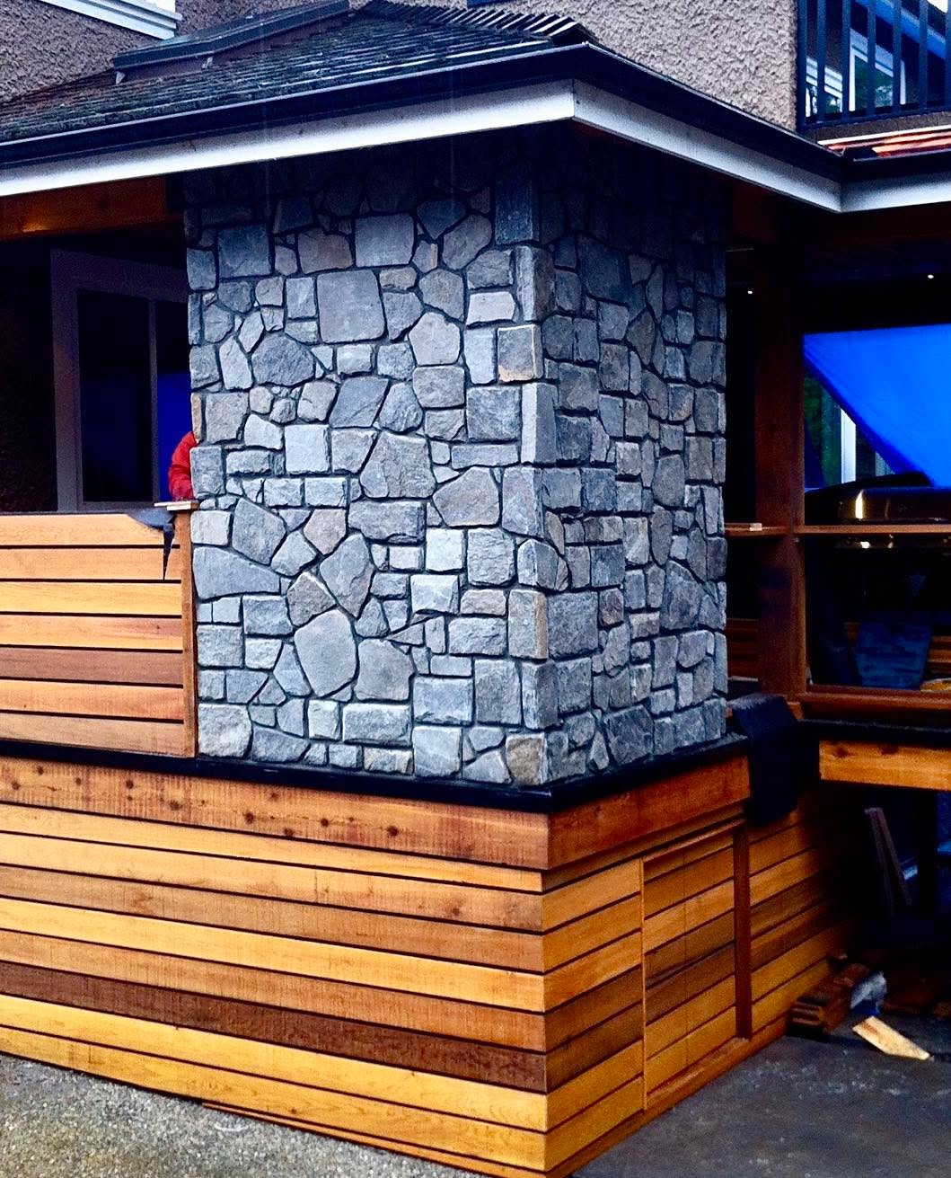 Hey, here’s something nice to look at!
#stoneveneer #stonework #stonemasonry #deck #fireplace