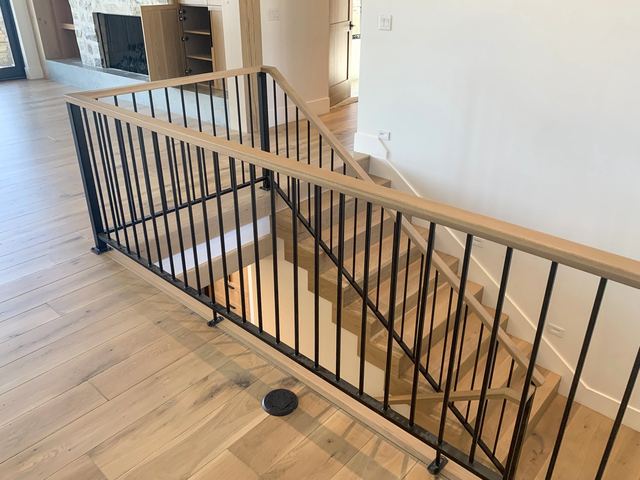 The combination of warm wood and custom black steel creates a look that's both modern and timeless. This interior railing was built to complement the home's natural finishes while adding safety and style to the open staircase.
#railing #stairs #handrail #metaldesign #fabrication #smallbusiness #utahhomes #welding #metalrailings #indoorrailings #custom #customrailing #americaneaglewelding