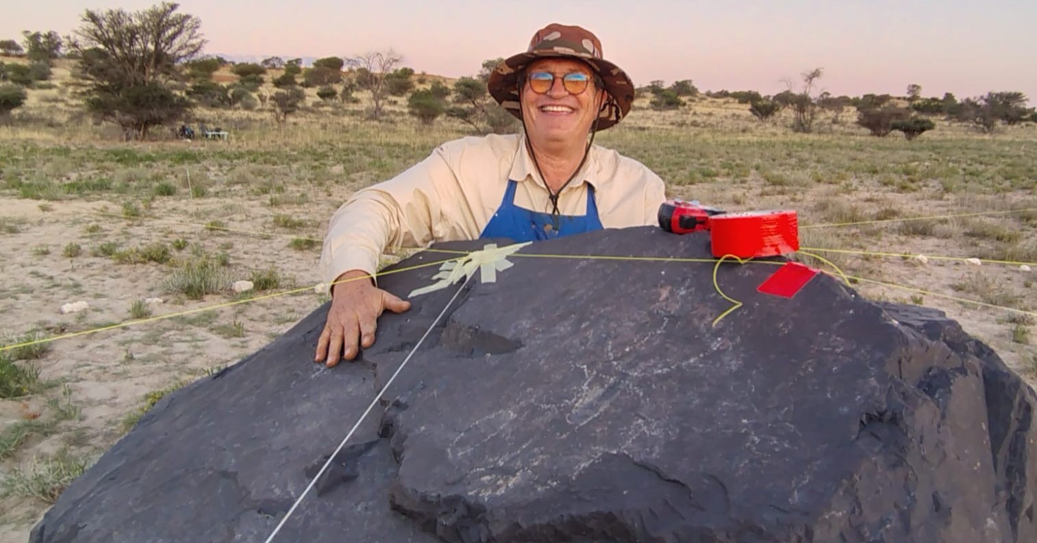 ...🦅 17,000 limestone rocks. One giant vulture. And a semi-retired art teacher who refused to stop dreaming.
It began as one man's "self-imposed passion." Land artists Anni Snyman and PC Janse van Rensburg turned the dream into reality, a colossal vulture geoglyph laid out by hand near Vanzylsrus, in the heart of the Northern Cape's vulture conservation country.
🌿 What started as 17,000 rocks has since more than doubled. Art and conservation, written large enough to read from the sky.
📖 The full article is on Page 84 of the latest KhakiBush Magazine Issue#36: khakibush.com/your-free-emag (link in bio)
💬 Would you make the trip to see it from above?
#KhakiBushMagazine #ExploreSouthAfrica #WildSouthAfrica #OutdoorAdventure #MzansiAdventures #SouthAfrica #LandArt #VultureConservation #NorthernCape #Kalahari #Geoglyph
