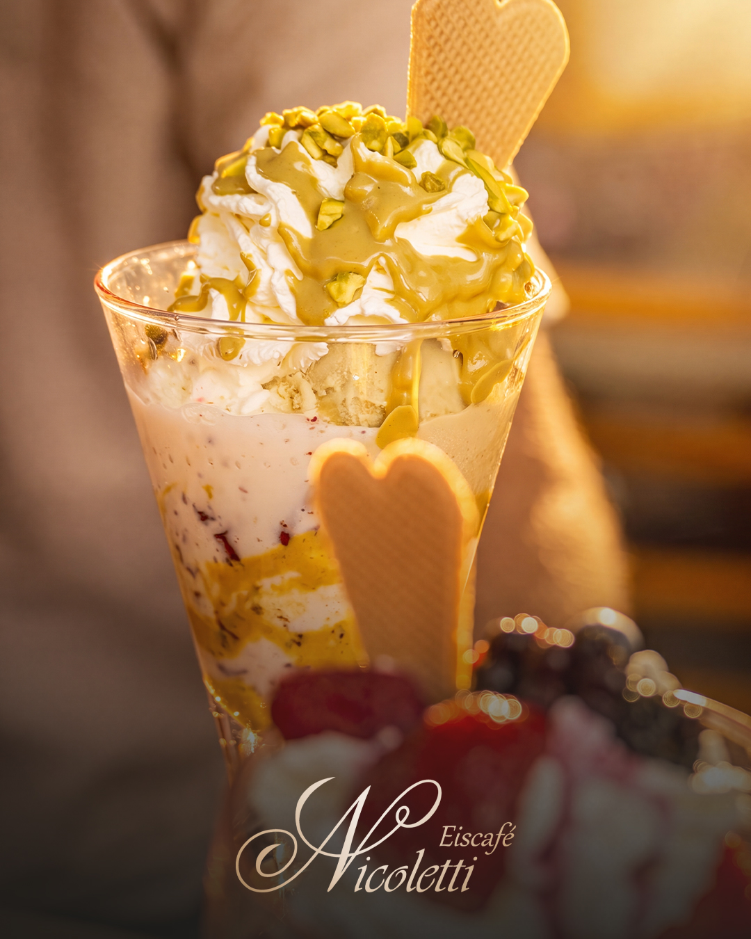 ☀️ Eine sonnige Woche liegt vor uns – die perfekte Gelegenheit für eine kleine Auszeit bei Eiscafé Nicoletti 🍨🌴
Genieße cremiges Eis, erfrischende Getränke und entspannte Momente in der Sonne mit deinen Lieblingsmenschen. Ob fruchtig, schokoladig oder klassisch italienisch – bei uns findet jeder seinen Lieblingsbecher 😍✨
Kommt vorbei und versüßt euch die Woche mit einer leckeren Portion Sommerfeeling! ☀️🍦
#EiscaféNicoletti #Konstanz #SonnigeWoche #IceCreamLover #SommerFeeling
