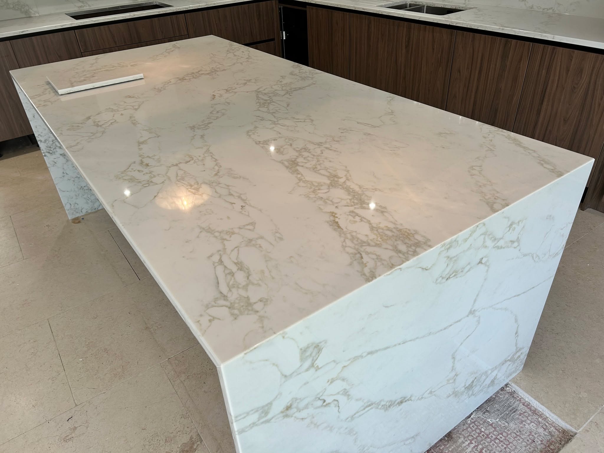 Qstone Celestial Gold worktops with waterfall island end panels, full wall splashbacks, fitted in Hale Barns #quartzworktop #worktopscheshire #kitchenideas #quartzworktops #kitchenworktops