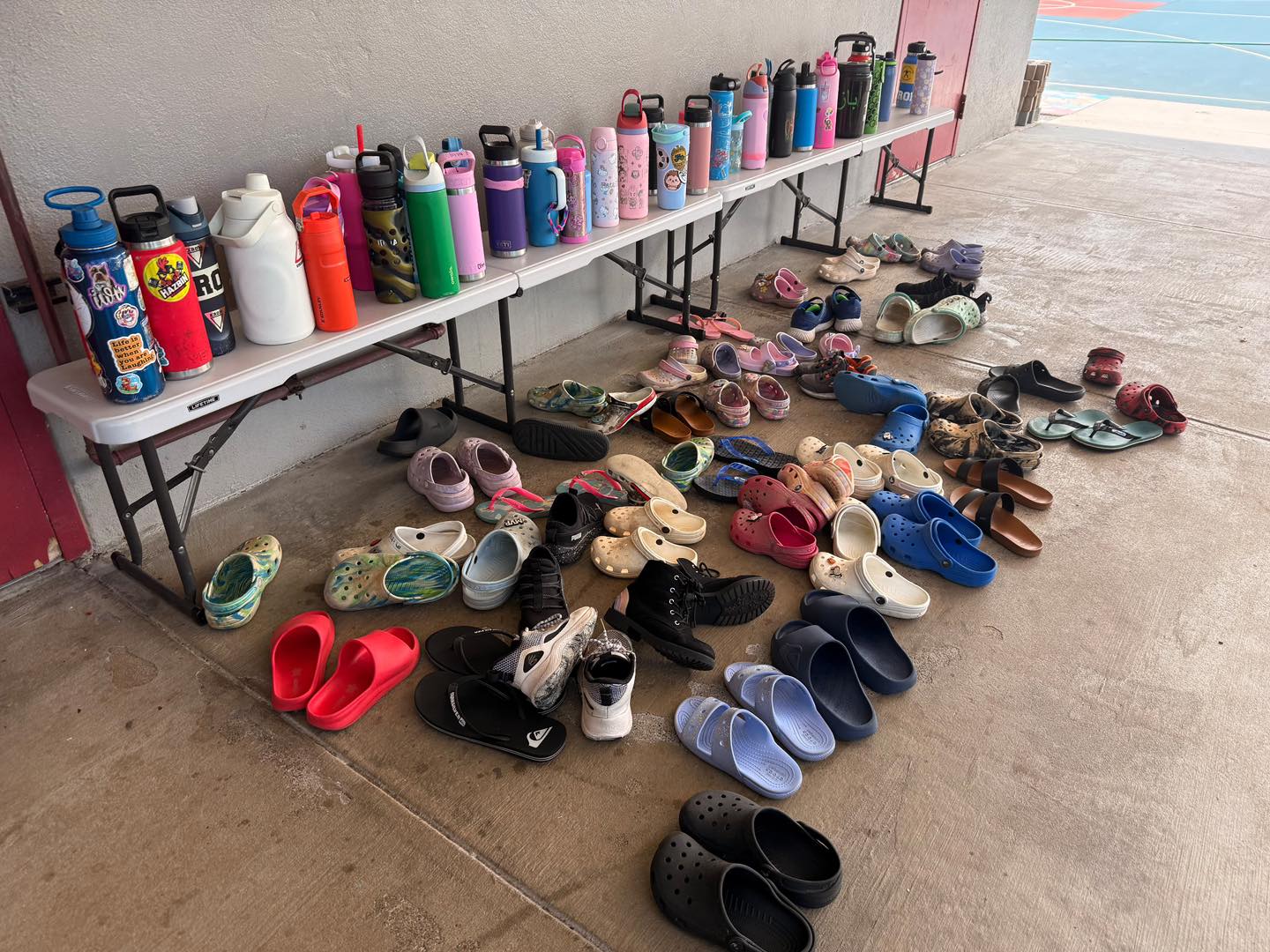 🩴💧 The unofficial roll call of summer camp!
Slippers off, bottles filled, keiki ready to go. This is what a good day looks like at E Plus Day Camp. 🌈
#ELSRams #ELSSummerCamp #EPlusDayCamp #MauiKeiki #AlohaSummer
