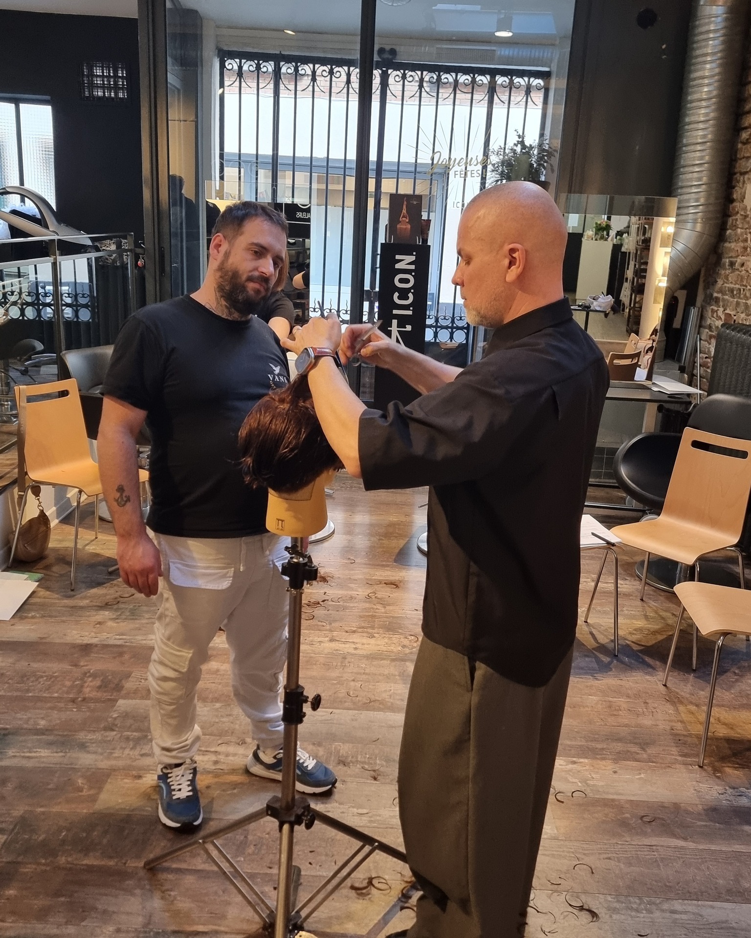 La formation EDGE CUT MEN avec Jérémy Kis revient pour une nouvelle session en septembre ! 💈 Une journée 100 % dédiée à la coupe homme, à la maîtrise du geste et à la précision :
✅ Fondus blancs ultra nets
✅ Dégradés adaptés à chaque morphologie
✅ Maîtrise des outils du barbier moderne
✅ Coupes tendances 2026
✅ Gestuelle plus rapide et plus précise
📅 Nouvelle session en septembre
📍 Académie de Paris — places limitées !
#hair #factoryeducation #FormationCoiffure #edgecut #FormationProfessionnelle