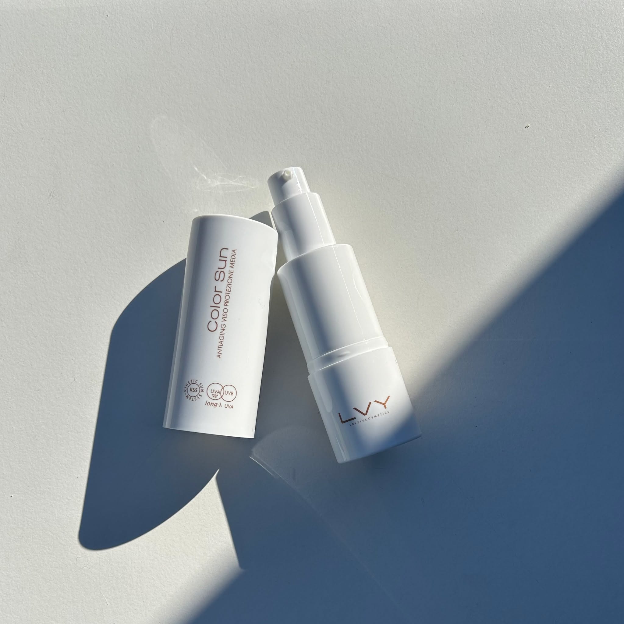 COLOR SUN
SPF30
to synergia filtrów ochronnych z UVA, UVB i długiego UVA, PHA (glukonolakton), HDBM, kwasu ferulowego, pantenolu oraz witaminy E.
#SPF30 #ochronauv #filtrydotwarzy