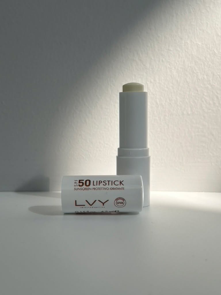 Nawilżenie oraz ochrona ust przed promieniowaniem słonecznym.
#lips #lipsticks #spf50 #nawilżenieust