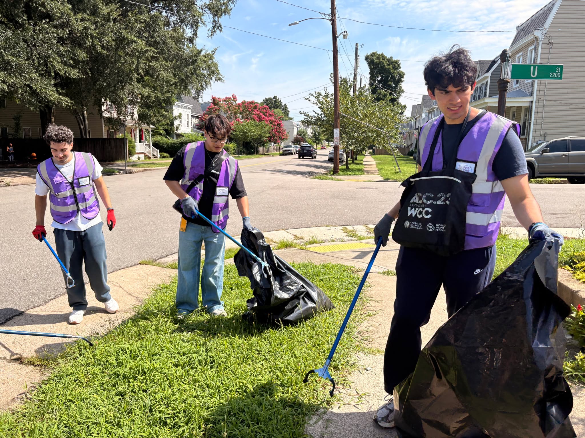 A huge thank you to these medical students from VCU Health (@vcuhealth) who came to clean up the streets and sidewalks around our building.
Their willingness to serve beyond the walls of the hospital reminds us that healthy communities are built through partnership, care, and a shared commitment to one another.
We are grateful for their hard work and for choosing to invest their time and energy in our community. Thank you for making a difference!
#PeterPaulRVA #VCUHealth #VolunteerImpact #CommunityPartners #RichmondVA #ServiceInAction #CommunityCare