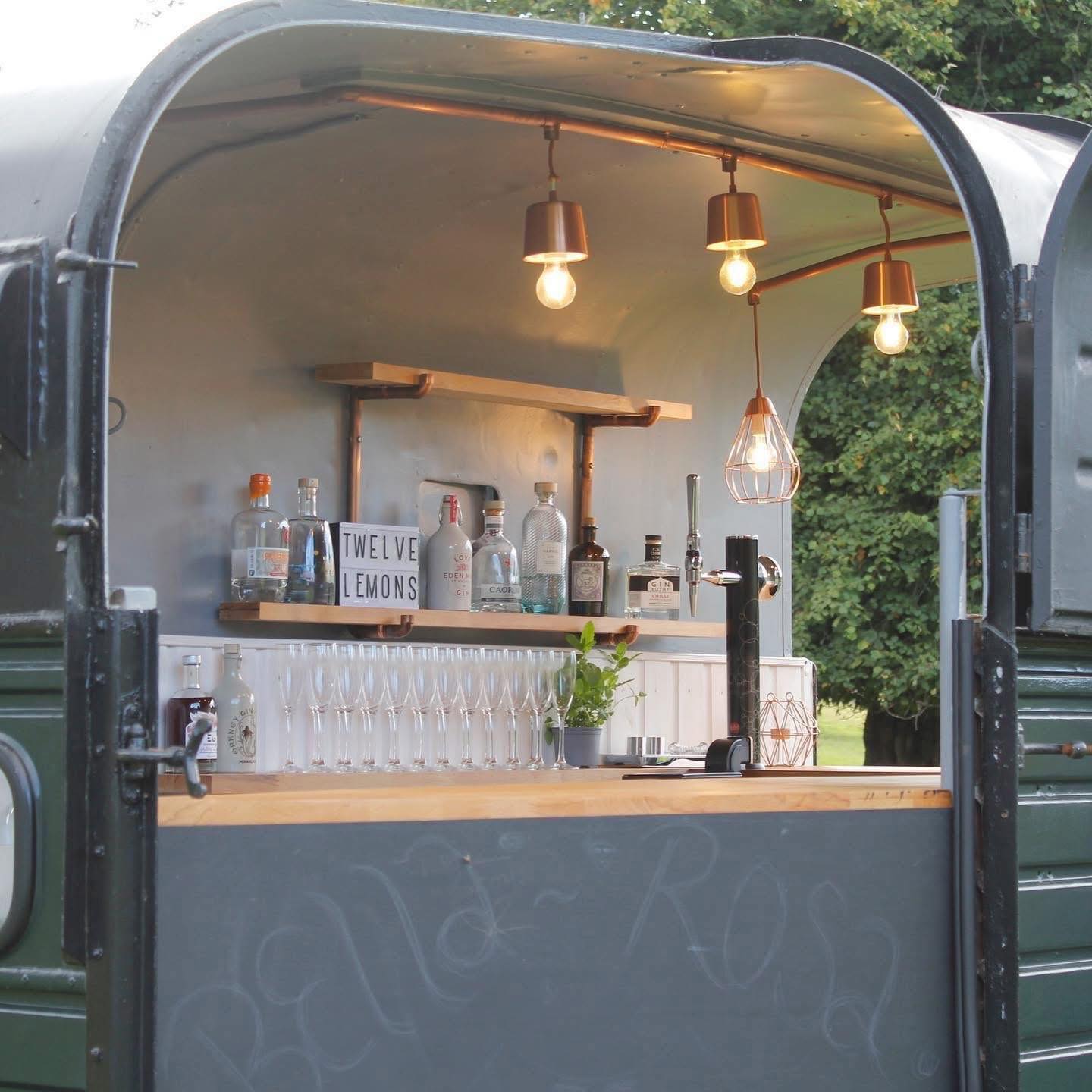 A great wedding isn't just about the food and dancing... it's about keeping everyone's glass topped up too! π₯πΈπΊ
From cocktails and chilled prosecco to an ice-cold beer, we've got something for every guest to enjoy.
Friendly service, great drinks, and one less thing for you to organise on your big day. π
Planning your wedding? We'd love to help make it one to remember.
π© Send us a message to find out more about 12 Lemons Mobile Bar Hire.
#EdinburghWeddings #MobileBarHire #WeddingBar #ScotlandWeddings #WeddingPlanning