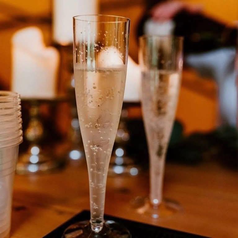 π₯β¨ Thereβs something special about raising a glass on your wedding day.
From the first welcome drink to the last cheers of the evening, our Horseshoe Box Mobile Bar keeps the celebrations flowing while adding a stylish touch to your venue.
Beautifully designed, professionally run, and tailored to your big day, so all you need to do is enjoy every moment. π
π© Download our brochure at www.12lemons.co.uk and see how we can be part of your celebration.
#GlasgowWeddings #MobileBarHire #WeddingBar #ScottishWeddings #WeddingPlanning
