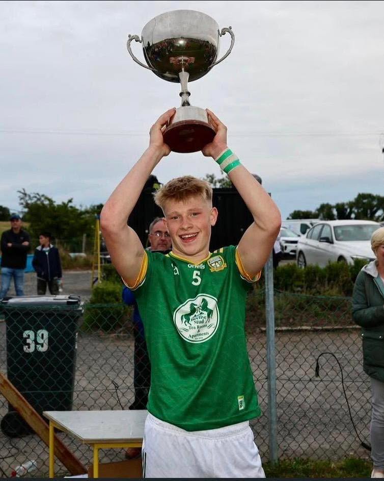 Ní thosaíonn an turas leis an ngeansaí contae. Tosaíonn sé sa bhaile.
Comhghairdeas ollmhór le Conor Beggy ar chaptaenacht fhoireann @meathgaa_official sa Gerry Reilly Cup. A proud moment for Conor, a proud moment for his family, agus don chlub ar fad.
Ón mbaile. Go Domhnach Mór/Cill Dhéagláin. Go foireann An Mhí.
Hard work. Leadership. Humility. Sin an bealach.
Bain taitneamh as an turas, a Chonchúir. Táimid uilig fíorbhródúil asat.