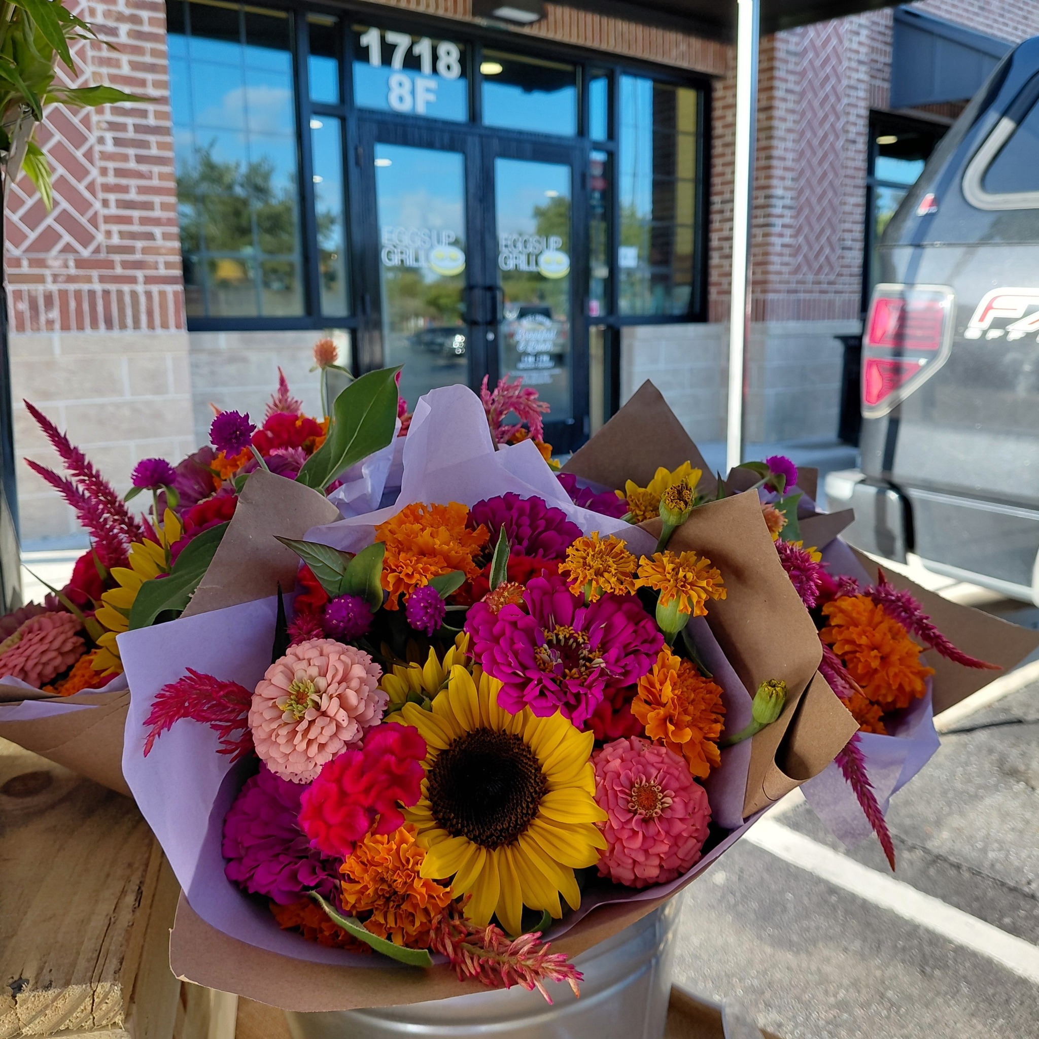 The only thing that makes your Sunday better is Breakfast and a Bouquet!Garden Sapphire is set up at the Eggs Up Grill in Cane Bay with your End of Summer Vacation Flowers.
We will be set up until 2pm, or when we're cleaned out! Looking forward to seeing you.
@eug_charleston