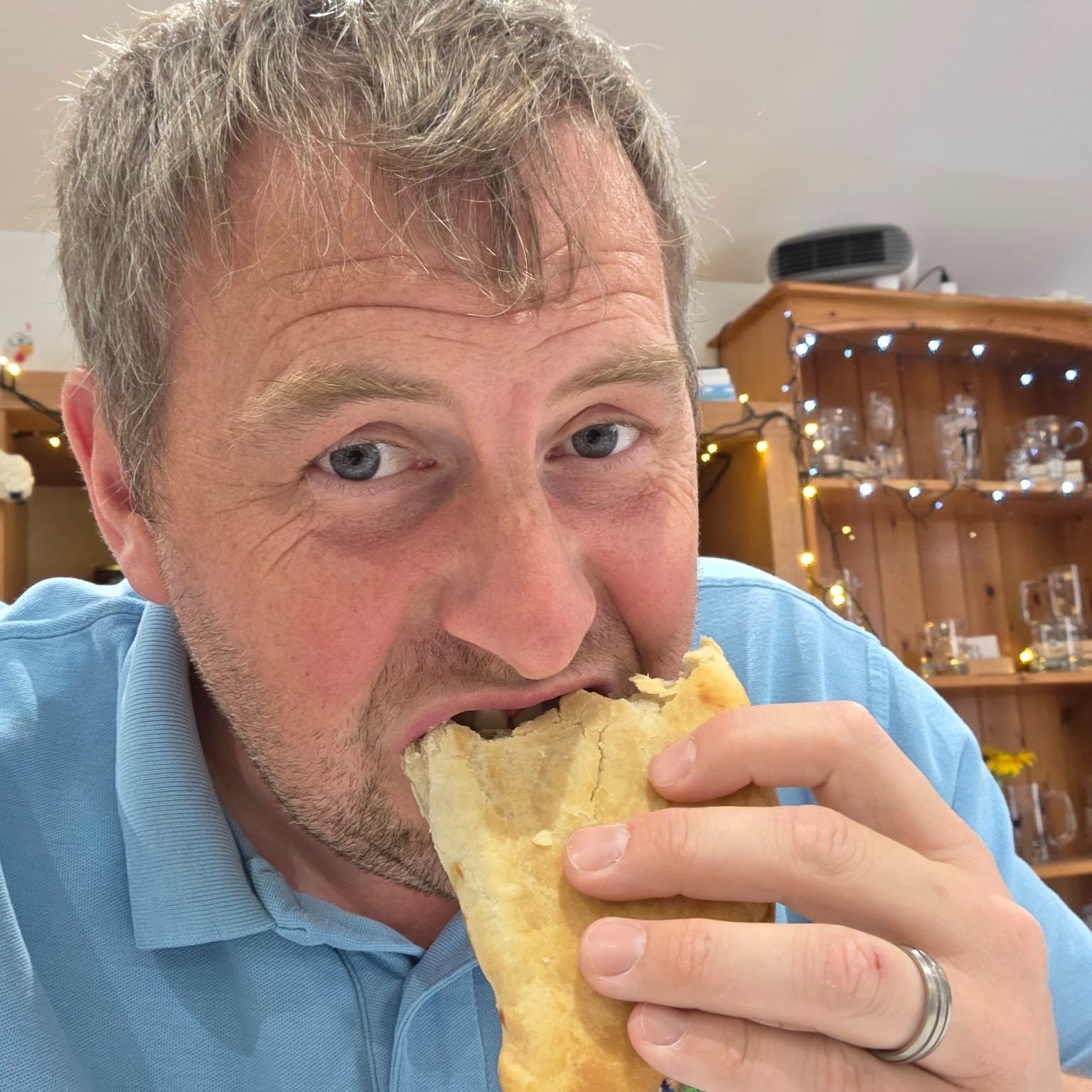 Hot food now available in the farm shop!
Fancy an easy lunch without having to cook? We’re now serving hot sausage rolls and Cornish pasties in the farm shop.
Perfect to enjoy with a cold drink while you visit the animals or relax at the farm.
Available while stocks last!