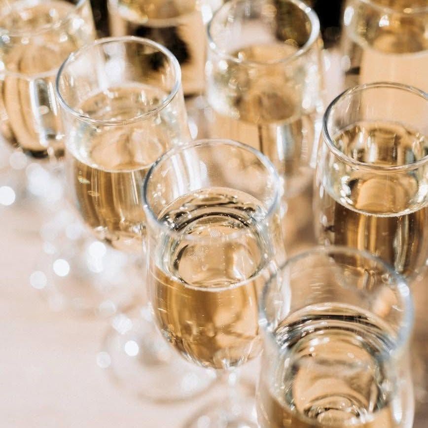 Some moments from your wedding day may blur with timeβ¦ ππΈ
But the atmosphere, the laughter, the great drinks and the memories shared with your guests will stay with you long after the last dance π₯β¨
At 12 Lemons, we believe your wedding bar should be more than just somewhere to grab a drink. It should be part of the experience β keeping the celebrations flowing, guests mingling and the good times going all day long.
πΈ Delicious drinks
π Friendly, personal service
π₯ No unnecessary queues
β¨ A bar experience your guests will remember
Planning your wedding bar? Letβs make it one less thing to worry about.
π www.12lemons.co.uk
12 Lemons β stylish, personal and stress-free wedding bars across Scotland.
#Scotland #Glasgow #WeddingBar #ScottishWedding #GlasgowBar