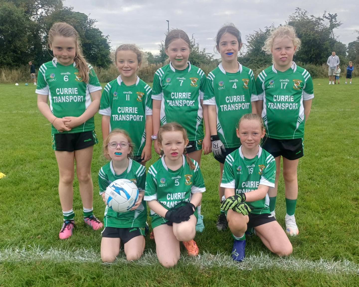 On Saturday morning our U8 girls were over with our nearest neighbours, Ratoath, for a brilliant football blitz.
There was skill, determination, energy, teamwork and plenty of smiles on display from both teams. The girls gave it everything from start to finish and thoroughly enjoyed their morning of football.
Míle buíochas le Ratoath for the very generous welcome and for hosting such a fantastic blitz.
Maith sibh a chailíní!