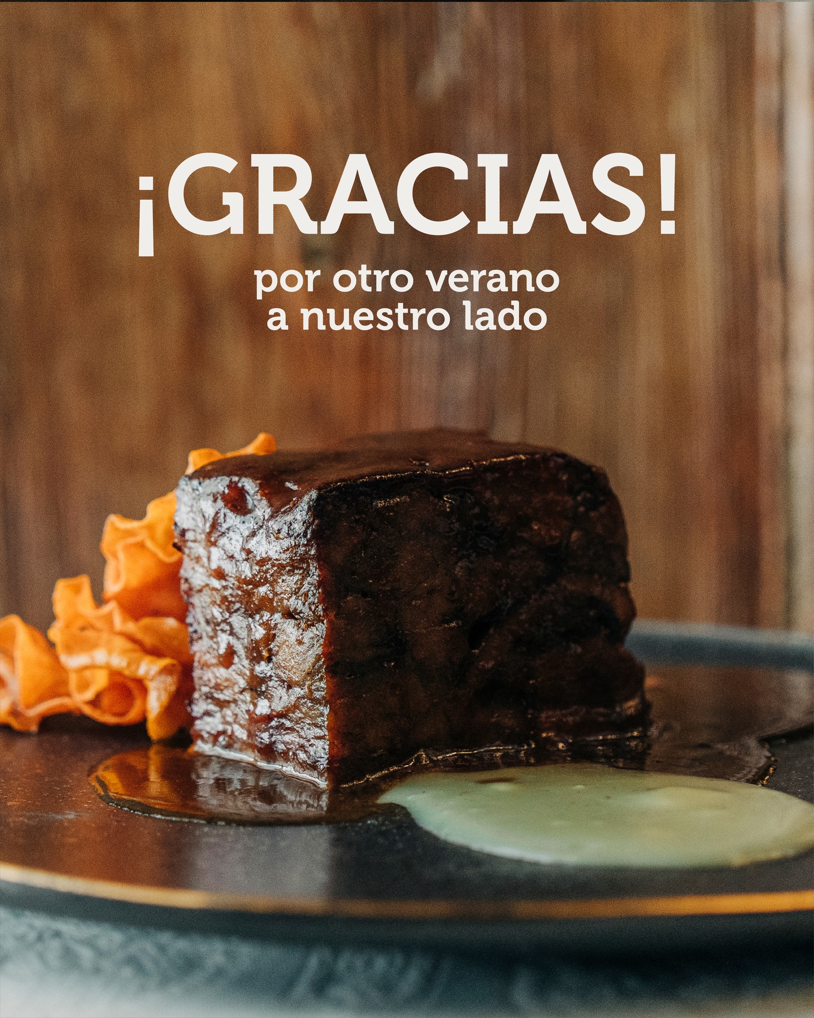 Gracias por otro verano compartido. Por cada comida, cada cena y por confiar en nosotros para celebrar vuestros días más especiales 💛
Gracias por visitarnos, por elegir nuestra mesa y por llenar el Mesón del Pastor de tantos buenos momentos.
Ahora volvemos a la rutina, a septiembre y a esa calma tan especial que se vive en Morella. ¡Os esperamos! 🍂✨
#mesondelpastor #bibgourmand #morella #elsports #guíarepsol