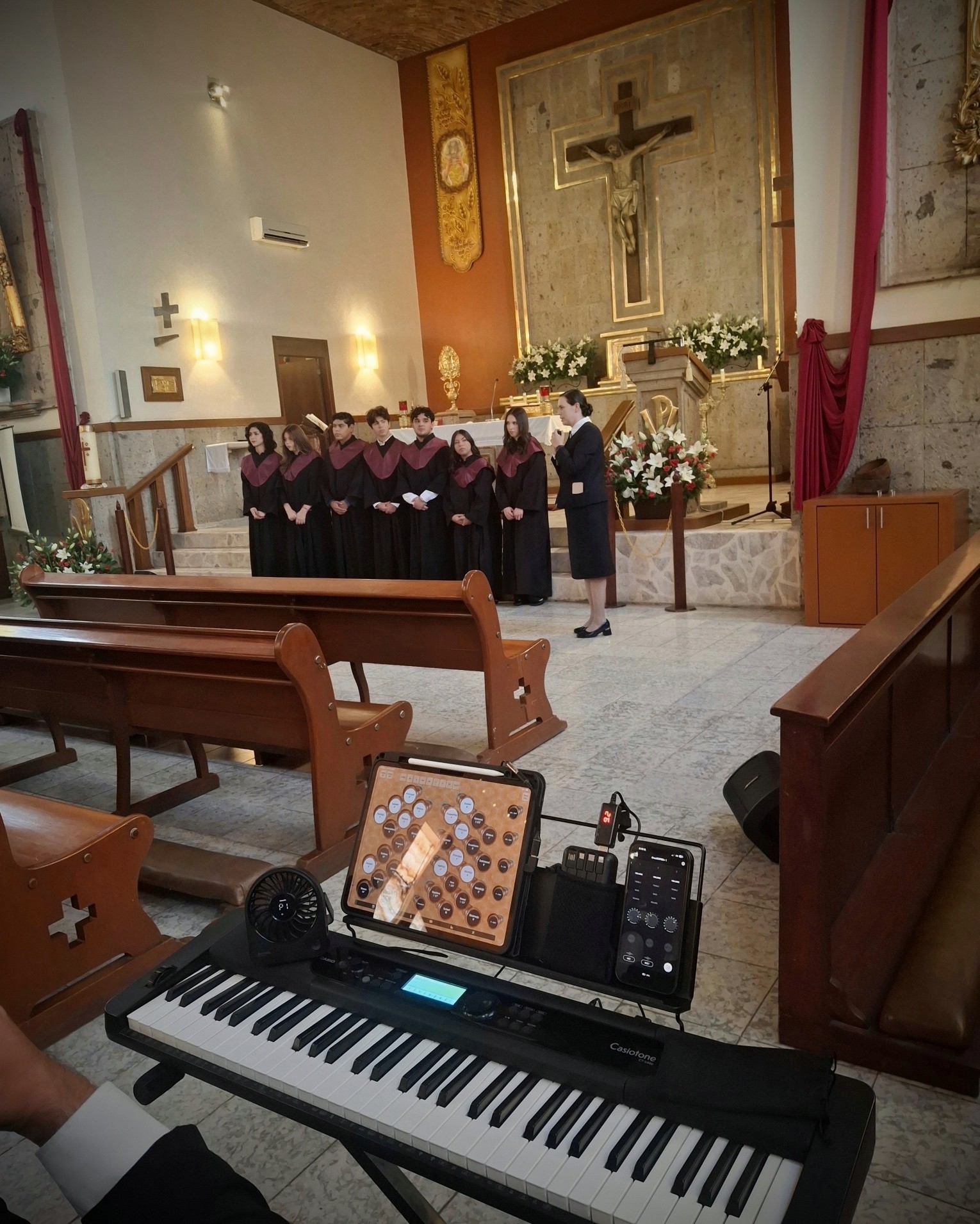 Un día de fiesta y fe para la comunidad del Colegio Victoria.
Acompañamos la Misa de Confirmaciones en la Parroquia de El Calvario (Colonia Seattle), enmarcando este importante sacramento con la solemnidad y belleza que merece.
Desliza para ver la galería completa ➡️
📩 Envíanos un DM para cotizar la música de tu evento escolar o sacramental.
#Confirmaciones #ColegioVictoria #ParroquiaElCalvario #ColoniaSeattle #EzequielMusicaSagrada #Zapopan #MusicaSacra
