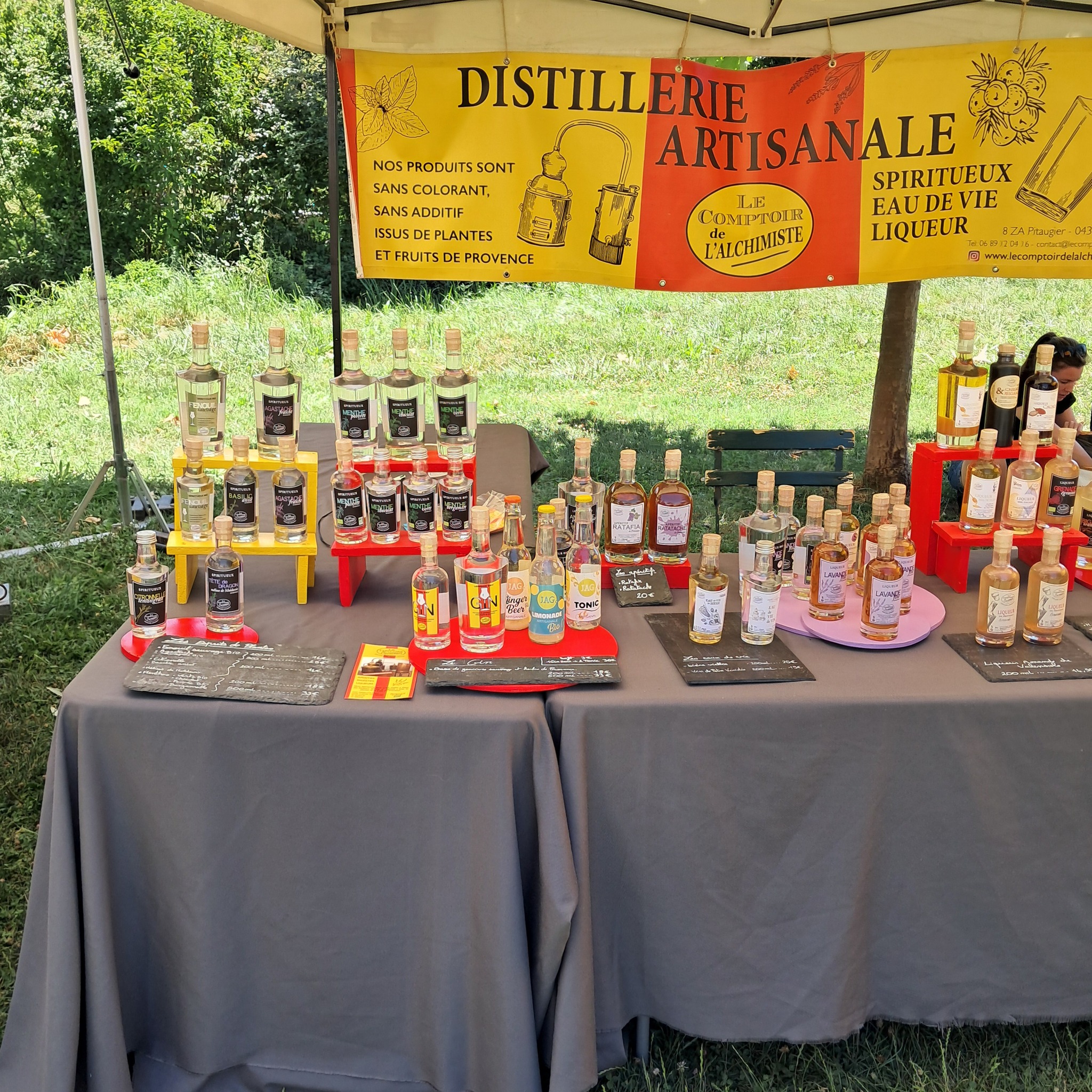 Ce week-end, venez nous voir pour partager un moment de partage avec ou sans dégustation!
- St-André les Alpes devant la miellerie La goutte de miel samedi
- La Palud sur Verdon dimanche
A bientôt!
#madeinfrance #distillerie #apéritif #distillerieartisanale #plantesaromatiques #savoirfaire #artisanat #produitlocal #lecomptoirdelalchimiste