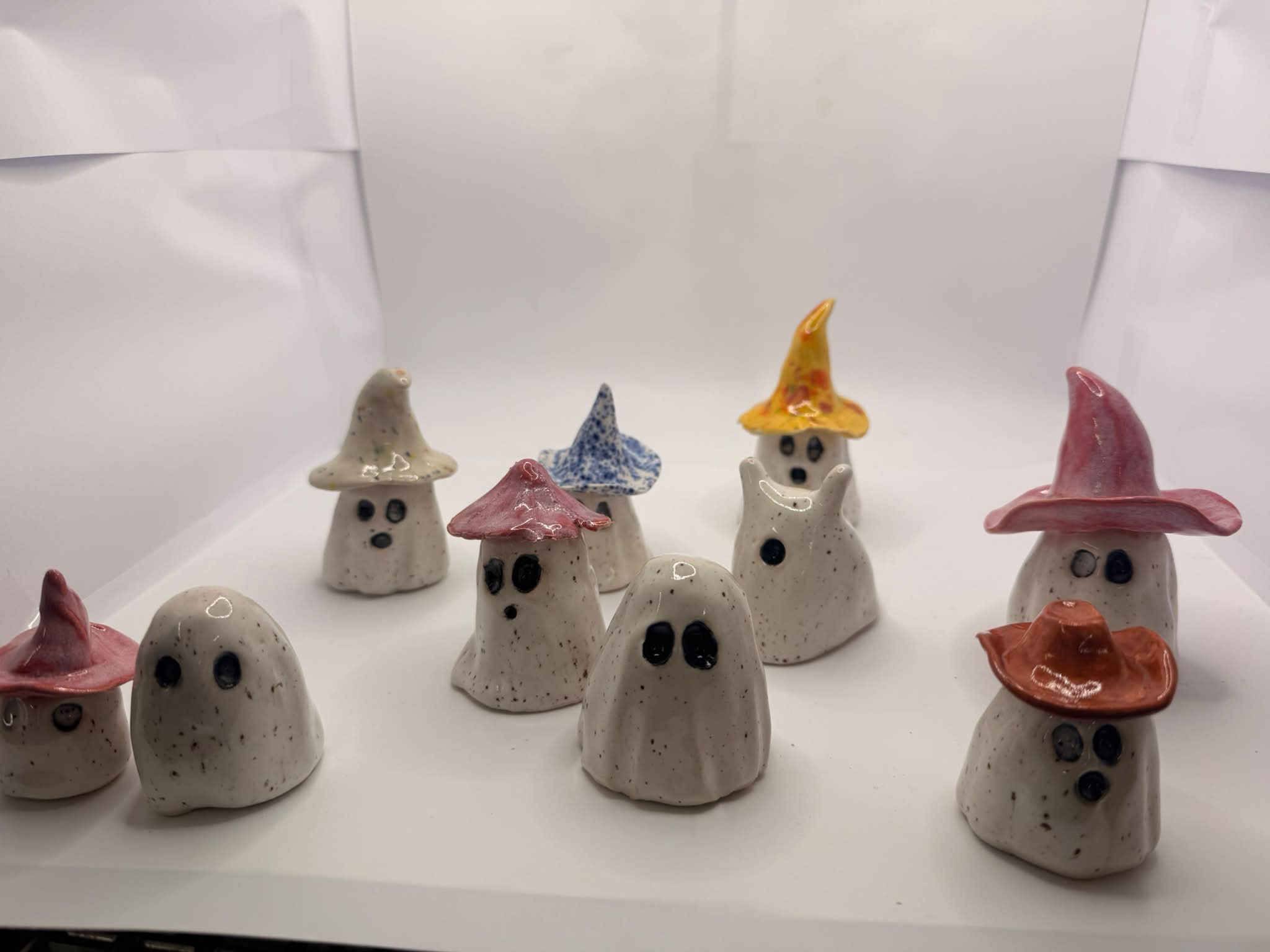 Ok so here at the studio I’m in full autumn swing and I would love it if you wanna come to my Ghostie Halloween extravaganza on Sunday! Please book or message me for more info! It’s gonna be amaaazing. Free coffee and tiny ceramic pumpkins are waiting for you!
https://www.pippipottery.co.uk/event-details/potterween-2