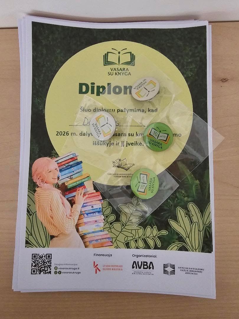Paskutinės rugsėjo dienos lepina šiluma, saulutė už lango primena vasarą, o kartu ir vykusį skaitymo iššūkį „Vasara su knyga“. 🌿📔
Džiaugiamės, kad jį sėkmingai įveikė net 47 jaunieji mūsų skaitytojai! Užsukite į Vaikų ir jaunimo literatūros skyrių – Jūsų laukia diplomai!📜
Ypatingai sveikiname mūsų skaitytoją Vincą Jaskonį, kuriam burtų keliu atiteko „Decathlon“ kuponas. 🎉📚
#vasarasuknyga