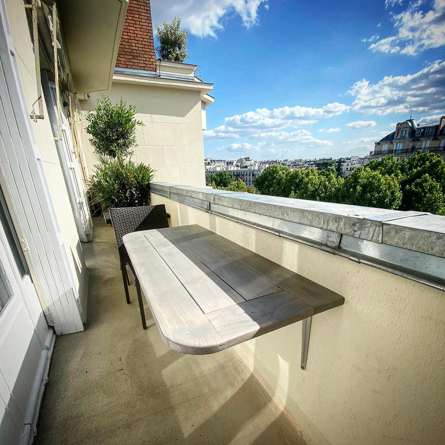 Réalisation d’une table de terrasse sur mesure pour les beaux jours. ➡️ Swipe à droite pour voir la vidéo de la réalisation.
#menuiserie #menuiseriesurmesure #dpsr75 #summer