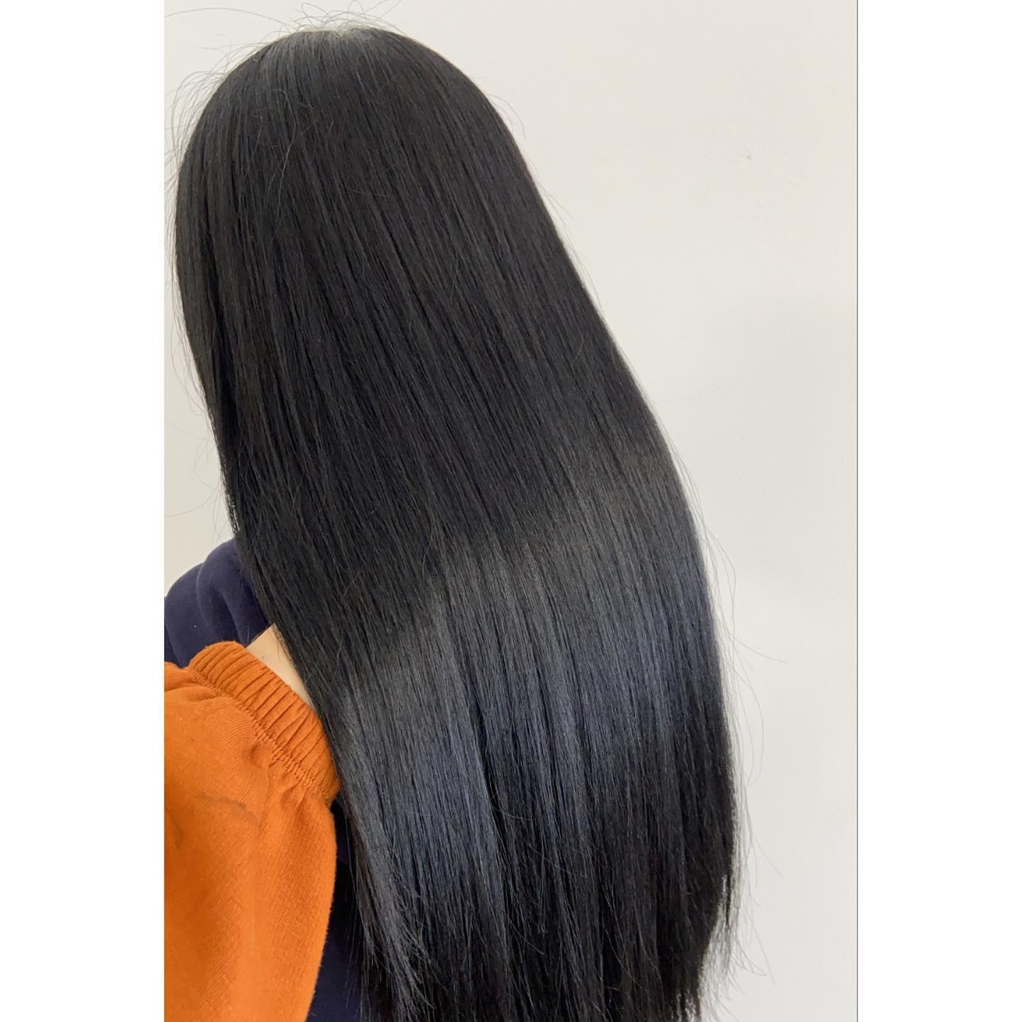 The Glow ✨🖤 @perfectstyle.hair
.
.
.
.
#amazinghair #beautifulhair #besthair #hairartist #haircut #hairdresser #hairdresserlife #hairdressermagic #hairdressing #hairgoals #hairideas #hairinspiration #hairinspo #hairlove #hairmagic #hairmakeover #hairobsessed #hairstylist #black #blackhair #straighthair #haircolor #hairtransformation #hairtrends #wellabewegt #behindthechair #healthyhair #trendyhair #modernsalon