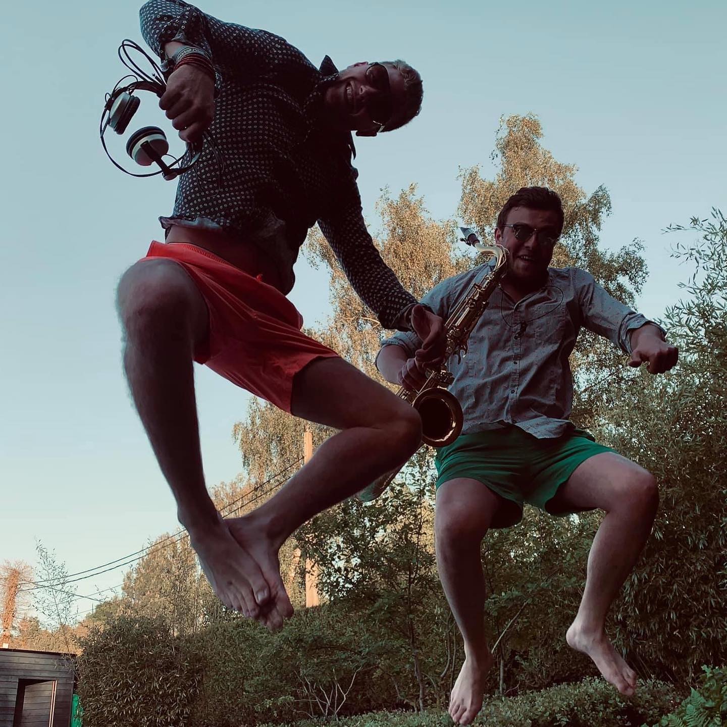 Waiting for ADN... 🤫
.
#dj #sax #saxanddj #poolparty #music #friends #delax #mix #electronicmusic #saxophone #summer #henriselmerparis #maisondb #punition #adn