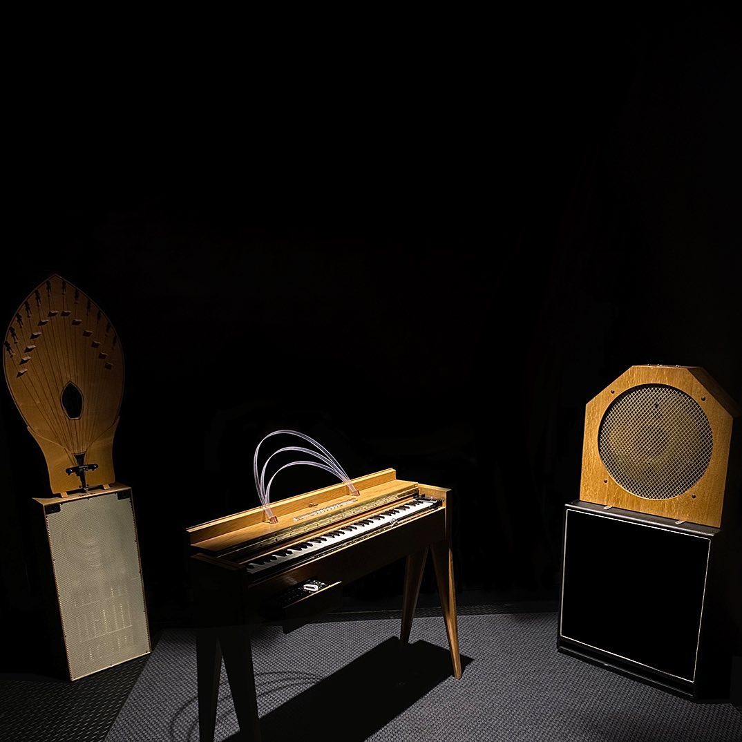 Original ondes Martenot and speakers
#ondesmartenot #martenot #onde #original #palme #reverb #springreverb #gong #speaker #vintage #music #instrument #electronicmusic