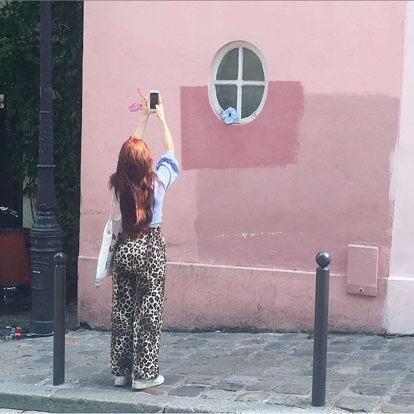 Swipe for the pic ! 📸
.
.
.
.
.
.
.
.
.
.
#upcycling#recycle#sustainablefashion#scrunchie#upcycle#pink#sustainable#8enain#slowfashion#fashionrevolution#montmartre