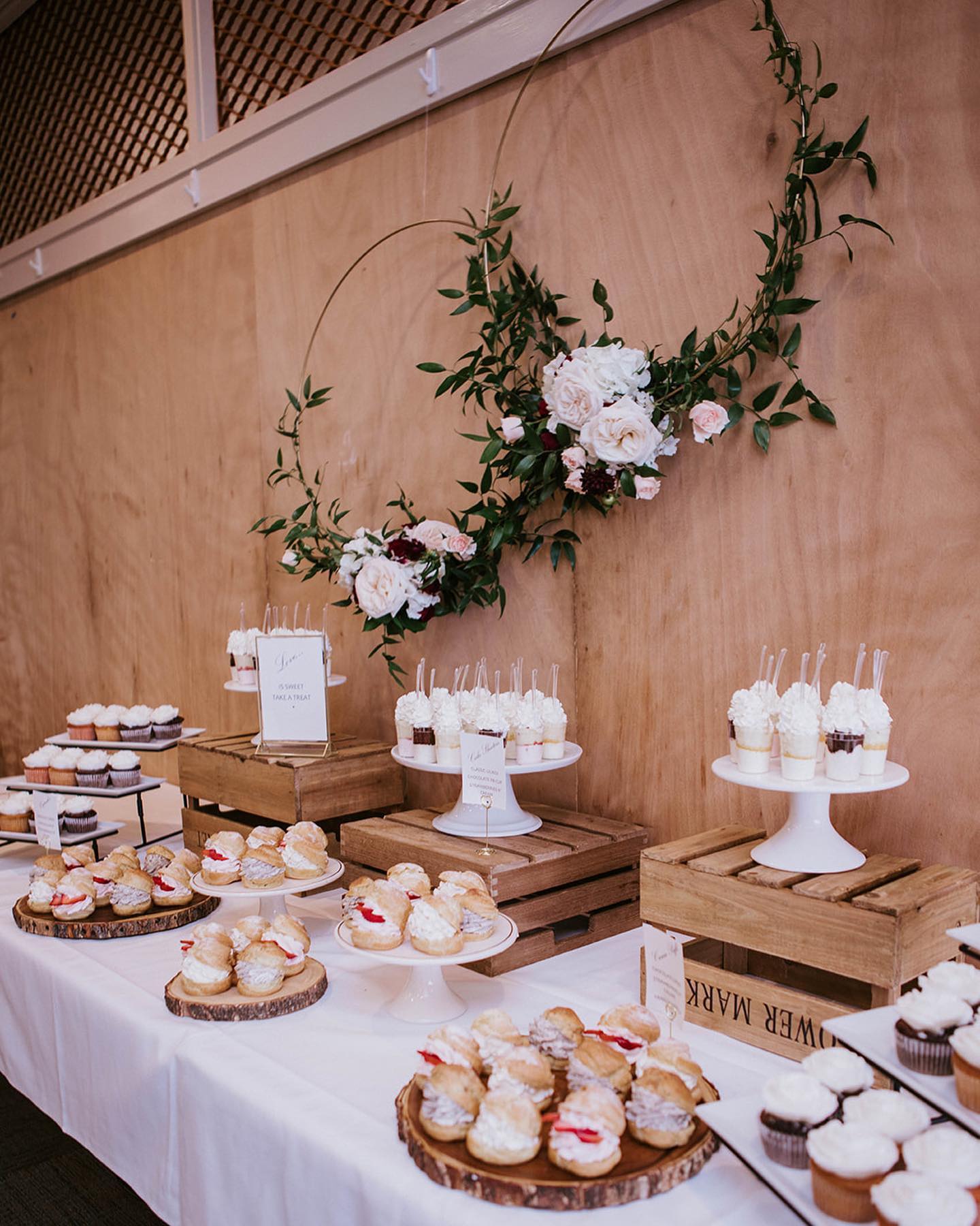Love is sweet, grab a treat!
This dessert bar was baked and arranged by @acakelife featuring guava, strawberry and cookies‘n’cream cupcakes, cake shooters with fun fillings like devil’s chocolate with cookies’n’cream and lilikoi with yellow cake (our fave, of course) and delectable cream puffs with different fillings as well!
Accent floral rings provided by @spinningwebflorist
Photo credit: @memorieswithjy