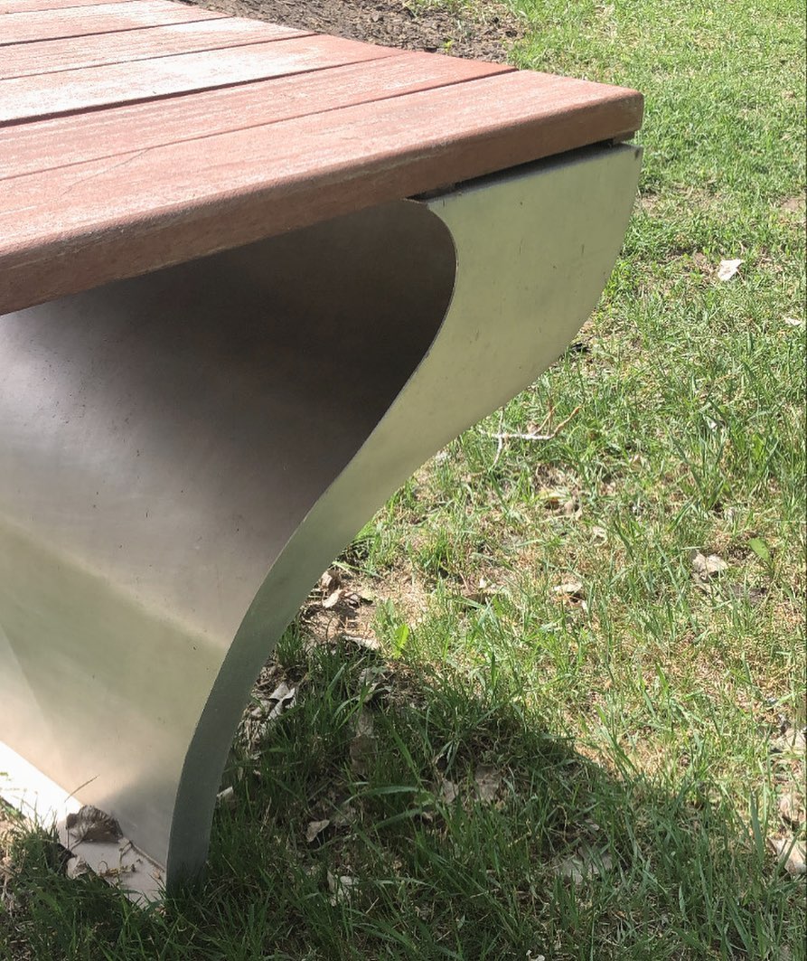 Aluminum, mahogany, grass