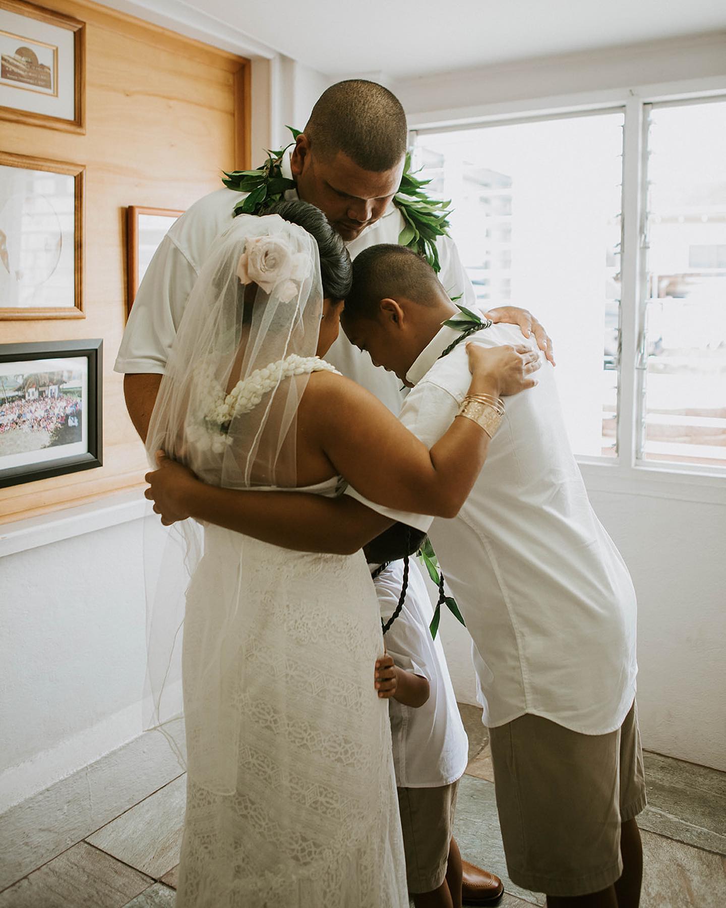 Happy Father’s Day to all the dads and father figures out there!
We’re also celebrating the Aki’s first wedding anniversary today. It’s one of our favorite summer weddings!
Photographer: @memorieswithjy
Ceremony Venue: Ka Makua Mau Loa Church