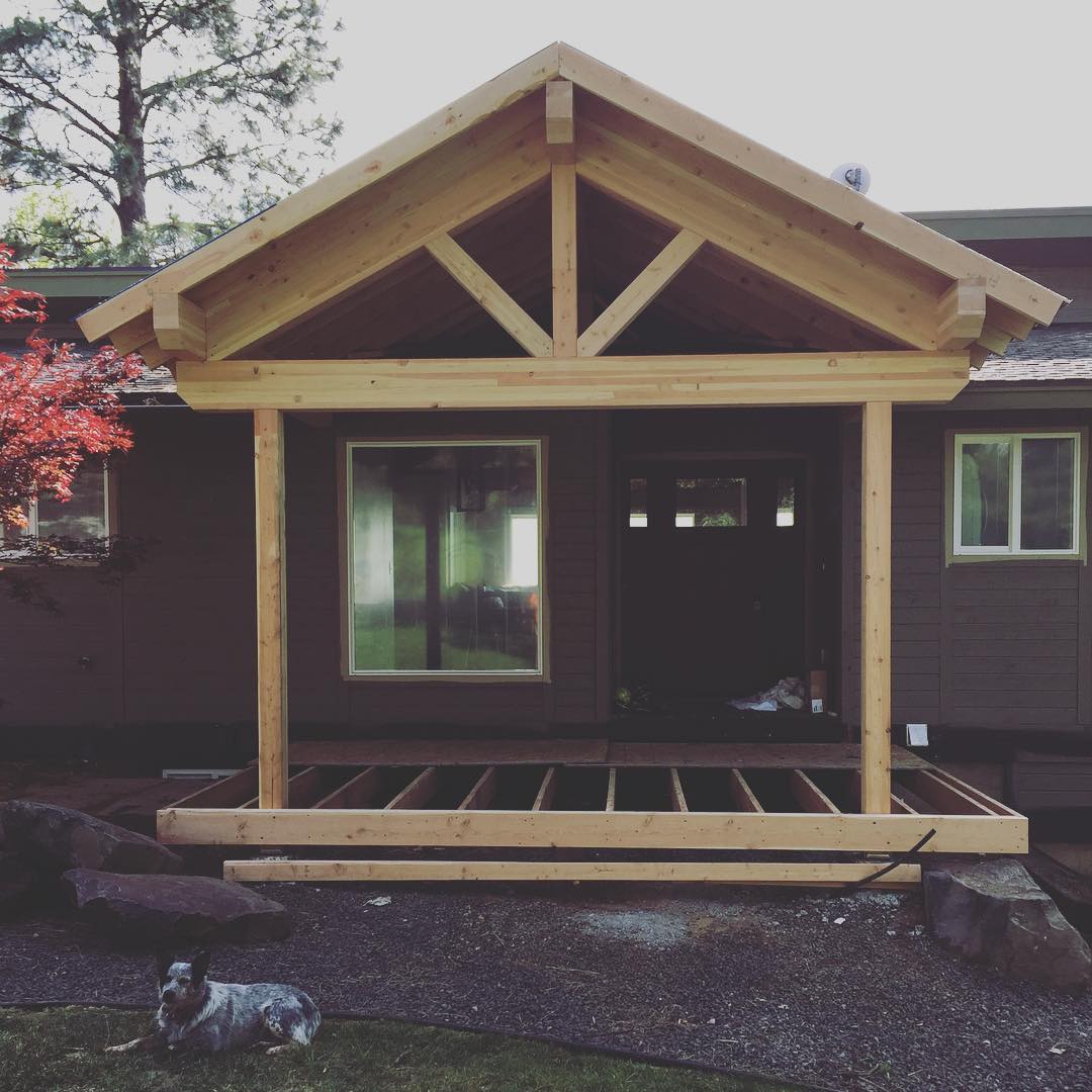 Timber frame deck #spokanehomes #timberframed #scrbuilders #dogfriend