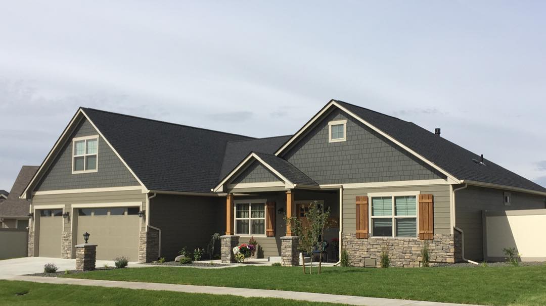 The SCR team did a wonderful job on the new siding of this Spokane WA home! #scrbuilders #makinghomesbeautiful #spokanehomes