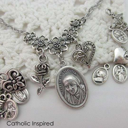 Here is a new necklace I created in honor of Mother Teresa. #catholic #catholicjewelry #motherteresa catholicinspired.etsy.com