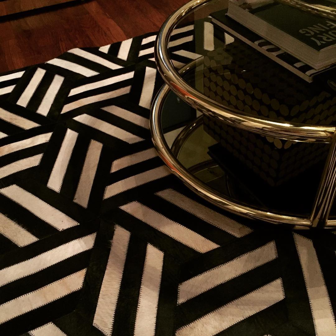 A designer has to treat herself once in awhile. This arrived today! @safavieh_official a groovy pattern that the nerdy math hubs can geek out on as well. Something for everyone! #austindesigner #austininteriordesign #interiordesign #mathnerds #geometric #orbifoldsignature632 #wallpapergroup #rugs #hide #brass #brassforeva #blackandwhite #maisoninteriordesign #treatyoself