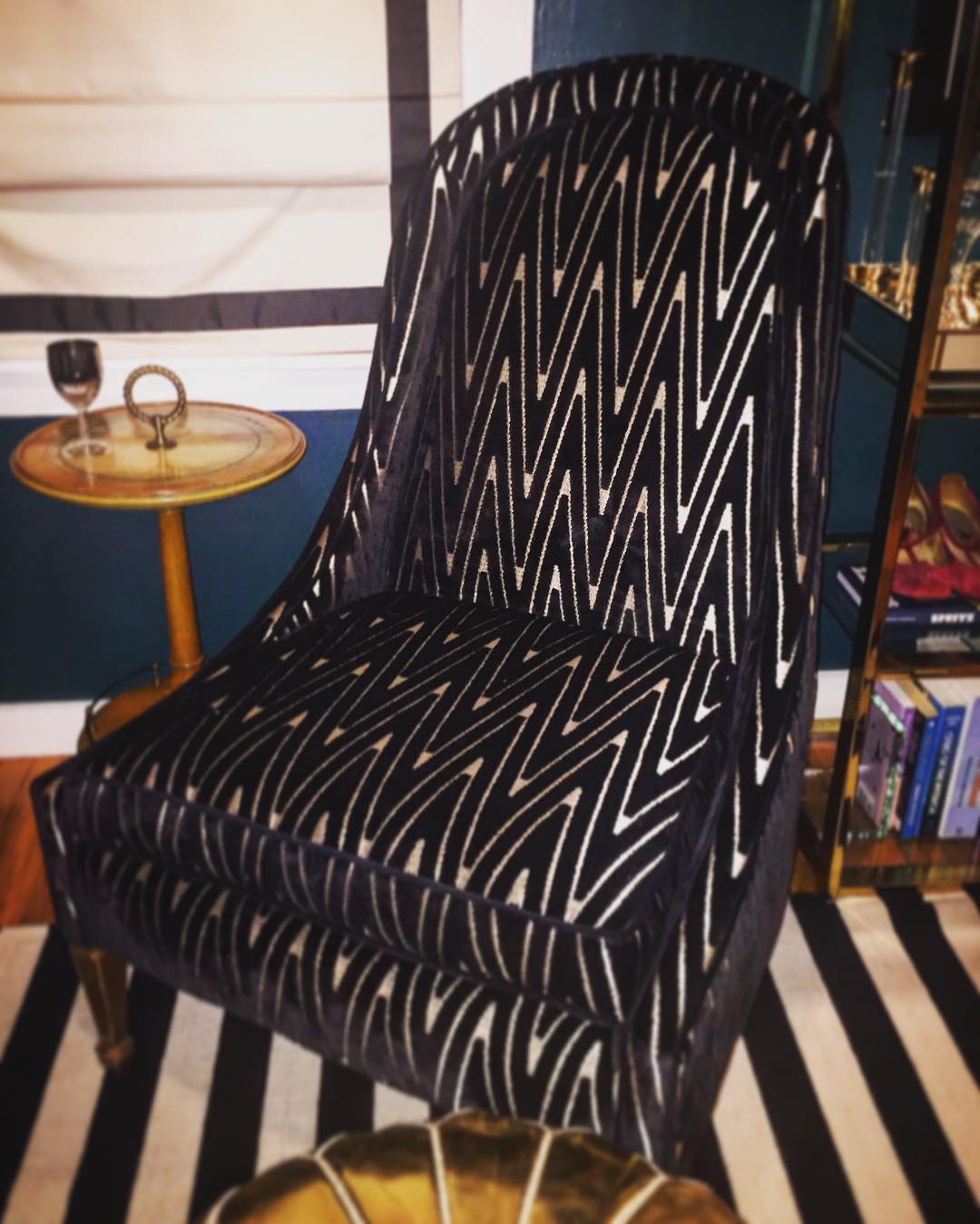 Remember that sad chair that was a beauty in disguise? Well, a little #transformationtuesday for you. Here she is post #makeover in a gorgeous @romo_fabrics #velvet
.
#austininteriordesign #interiordesign #austindesigner #beforeandafter #oldisnewagain #chairs #blackandchampagne #graphic
