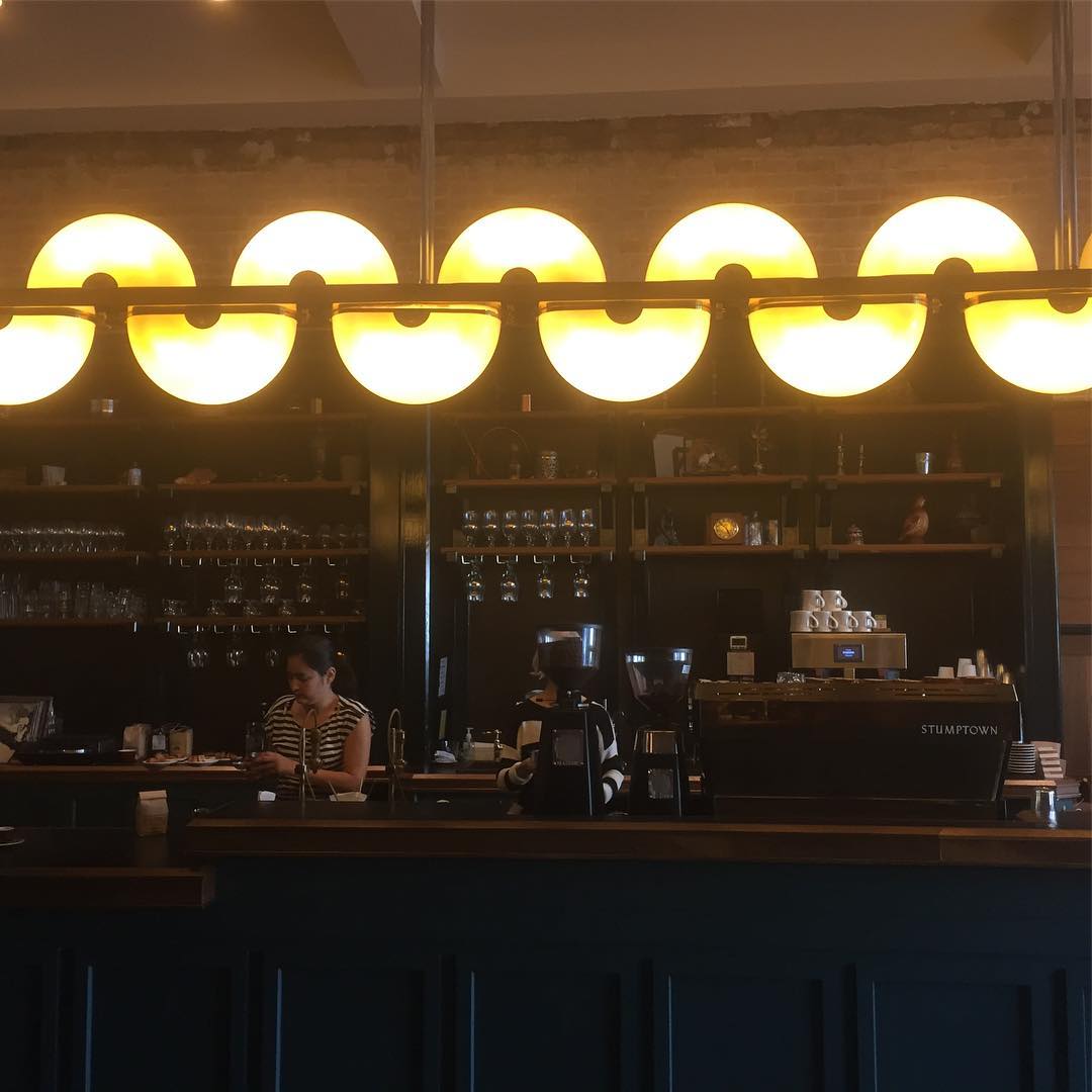 Stumptown #nola is giving this designer 😍! .
#designeradventures #thebigeasy #coffee #austindesigner #austininteriordesign #thoselights @stumptowncoffee @acehotel
