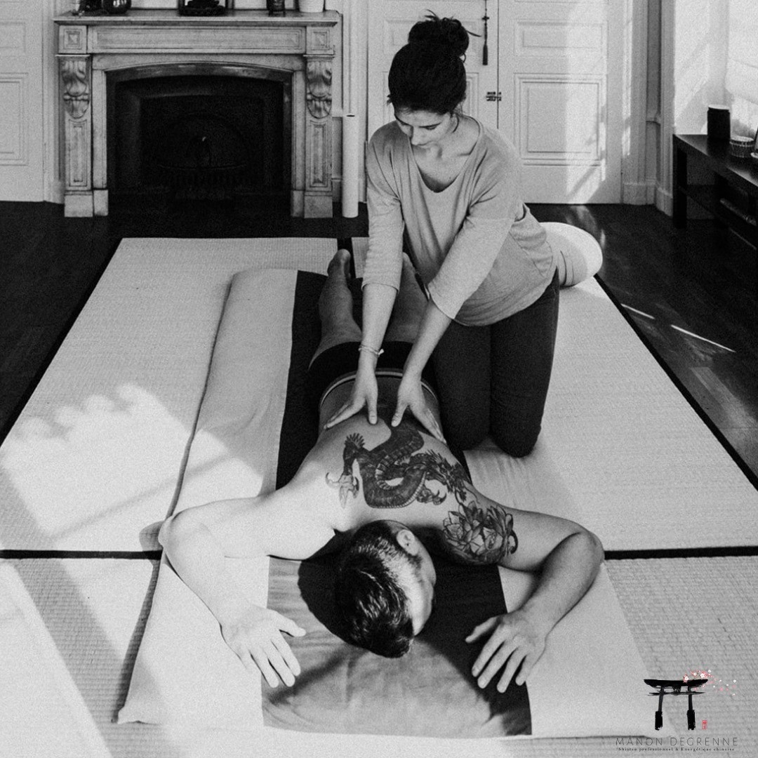 Je pose ce texte-là, pour ceux qui ne comprennent pas l'intérêt de venir en séance alors qu'ils n'ont pas de problème particulier... 😄
☯️ Nei Tching Sou Wen : « Attendre que la maladie apparaisse cliniquement pour la traiter, c’est forger les armes après avoir délcaré la guerre, creuser le puits au moment où l’on a soif. C’est pourquoi le grand thérapeute extirpe la maladie avant son apparition objective, cependant que le petit médicastre s’efforce de traiter des symptômes qu’il n’a pas su prévoir. »
https://www.keiko-shiatsu.com
Merci de m'avoir lu ⛩
#santementale #keikoshiatsu #shiatsulyon #bienetrelyon #doinlyon #aromatherapielyon #massagelyon #santenaturelle #huileessentielles #energetiquechinoise #medecinechinoise #acupression #developpementpersonnel #sérénité #psychologiepositive #moonclublyon #formationaromatherapie #holistique #soinénergétiquelyon #santementale