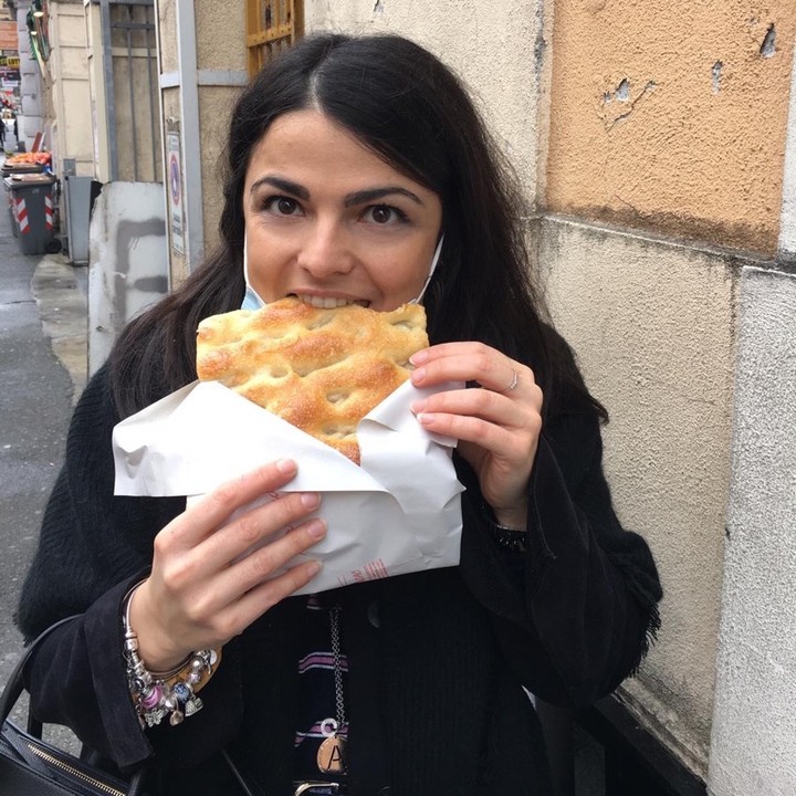Avete mai assaggiato la #sardenaira? E la focaccia genovese? La focaccia si ama sempre, anche se si è pugliesi in trasferta :D Vi racconto la mia esperienza nell'ultimo articolo su #laspandata. Link al blog in bio.
#Liguria #liguriagram #ligurian #ligurianelcuore #liguriadavivere #liguriaamoremio #liguriamoremio #liguriadascoprire #liguriamagica #liguriainside #liguriadiponente #liguriainunoscatto #liguriaterraleggiadra #liguriasuperpics #liguriarivieradilevante #liguriansunrise #ligurianriviera #ligurianplaces #ligurianlandscape #liguriamorethanthis #liguriamonamour #liguriacheincanta #ligurianvillage #liguriaturismo #focaccia #food #foodgram