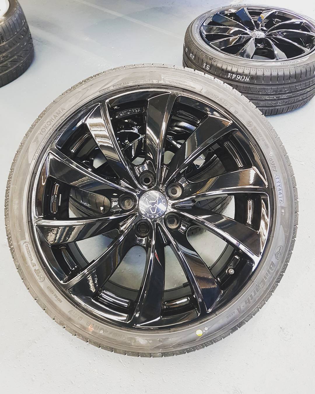 Standard gloss black refurb. #wheelrefurb #alloywheelrepair #alloywheelrefurbishment #powdercoating