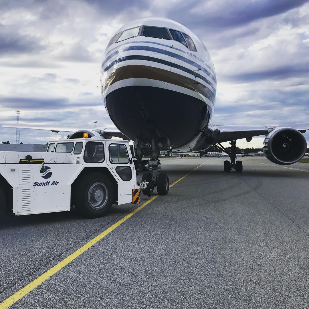 Size doesn't matter - we can handle all types of aircrafts #comeflywithus #osloairport #boeing #767 #privatjet #executivehandling #sundtair #luxury #fbo #fbolife #avgeek #aviation #ramplife