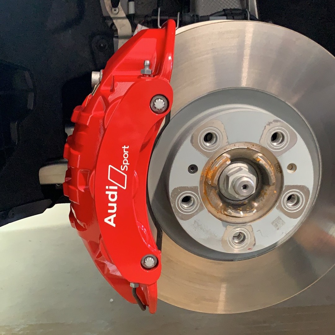 ⚡️Sportive jusqu'au bout des étriers 💥
👉 Vous désirez personnaliser votre voiture ?
Contactez-nous dès maintenant !
☎️ 027 203 39 92
#BergesSion #carrosseriesuisse #audisport #AudiETronGT #valais #sion