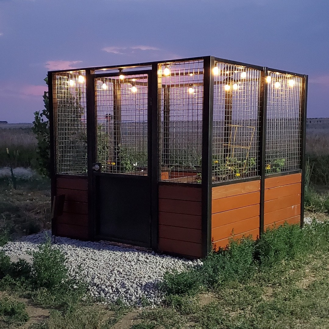 A garden that can withstand the elements and keeps the critters out. Stainless steel mesh, Blackened patina and clear coated steel frame, pressure treated and stained lumber with 6mil Polyethylene inside for added protection. Super clean.
#FabIndustries #Denver #Colorado #Custom #Metal #Fabrication #rails #stairs #Garden #Welding #Design #FabricationSoSickItMakesYouWannaSlapYoGrandma