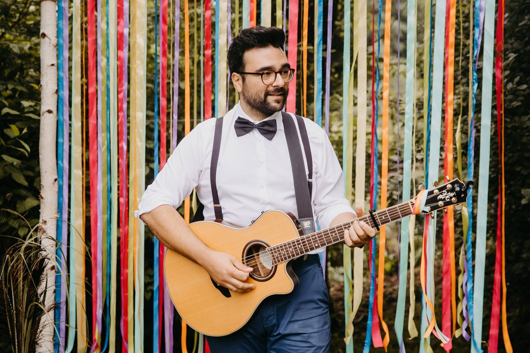 Seit langem mal wieder ein Lebenszeichen von mir. Ich habe euch ja noch garnicht die meeega coolen Fotos von Jonathan @jm.fotografie.lovebirds gezeit. Es war mal wieder ein gelungener Nachmittag mit suuuper Dienstleistern!!! Danke, dass ich dabei sein durfte.
Konzept & Orga: @mutualweirdness_dekoverleih & @anka_freietraurednerin
Location: @hofgut.langenborn
Deko: @mutualweirdness_dekoverleih
Blumen: @natuerlich_blumen
Traurednerin: @anka_freietraurednerin
Models: @zweimitgruenenaugen
Styling: @beautylinh
Brautkleid: @mainkleid.der.liebe.wegen
Herrenanzug: @kastell_manufaktur
Ringe: @juwelier_ottoparr
Musik: @Emmi.live.music
Tipis: @yippi_tipi
Ballons: @dasballonmaedchen
Papeterie: @_schwesternwerk_
Resin Art (Namensschilder): @jaimes_resins
Sweet Table: @schoko_laedchen
Videographer: @mariostingl.hochzeitsvideo
Fotografie: @jm.fotografie.lovebirds