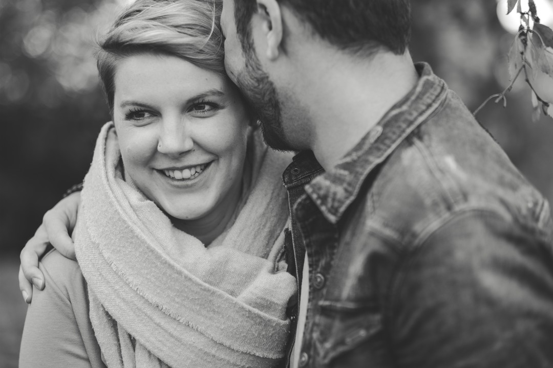 Echte Emotionen sind mir genau so wichtig, wie der Spass beim Shooting. Ihr sollt euch wohl fühlen, euch frei und losgelöst bewegen können und die Freue soll man euch ansehen. Mir ist durchaus bewusst, dass man vor so einem Shooting etwas nervös ist und daher die Anspannung im Gesicht lesen kann. Aber hey, ihr seid keine Models, ihr seid euch und daher echt.🥰 Mein Job ist es, euch aufzulockern und abzulenken. Ich gebe euch kleine Aufgaben, so dass ihr bestenfalls mich und die Kamera dabei vergesst. Auch wenn die Aufgabe vielleicht ulkig scheint, so wird sie euch sicherlich ein natürliches Lächeln zaubern. Ich freue mich auf euch.
#engagementfotoshooting #verlobung #minaartphotography #fujifilmxt3 #echteemotionen #promtography